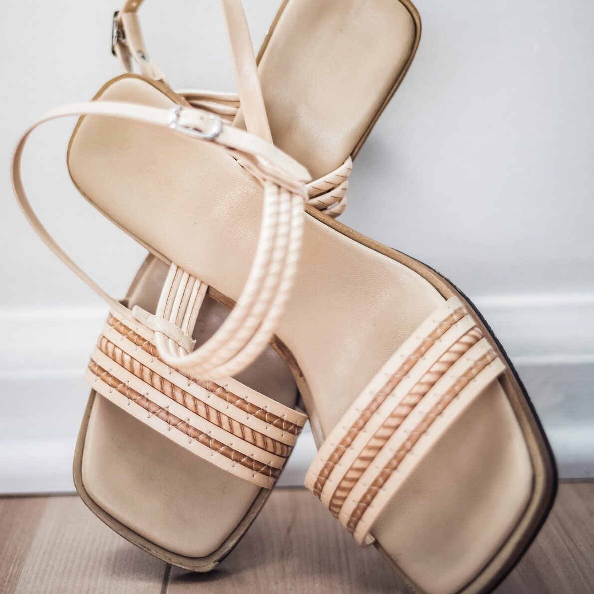 Crossed Beige Flat Woman Shoes with Strap